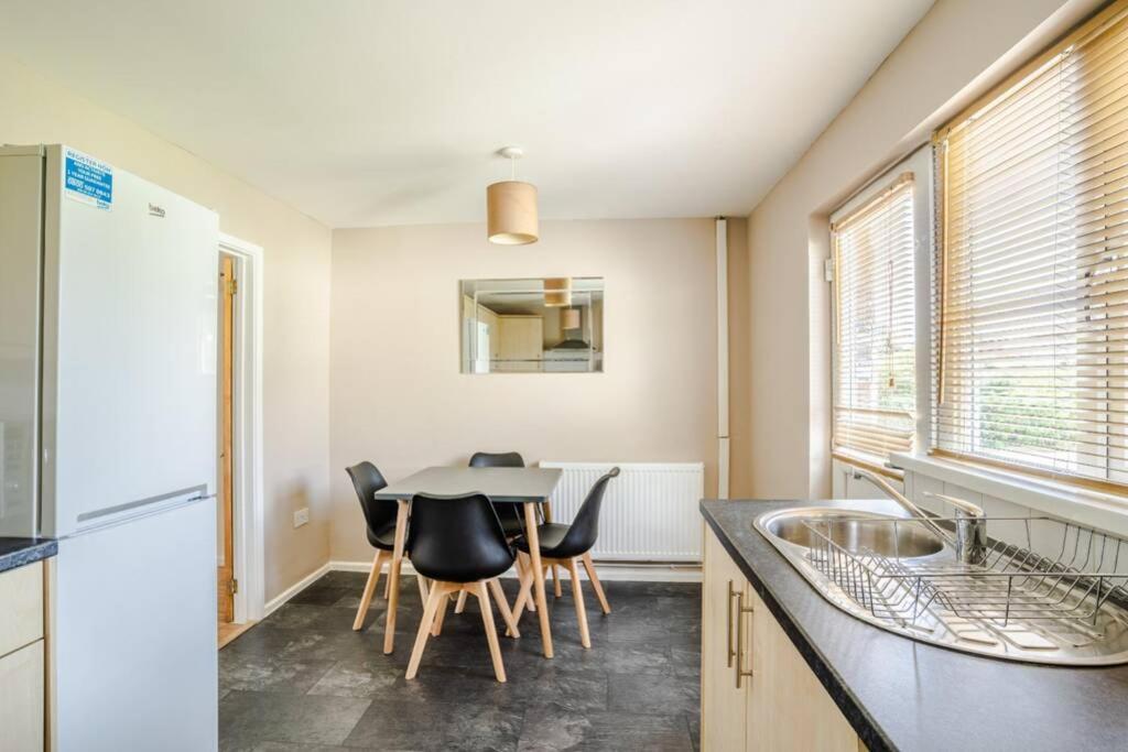 Off Road Parking, Smart Tv In Each Room! Swansea Extérieur photo